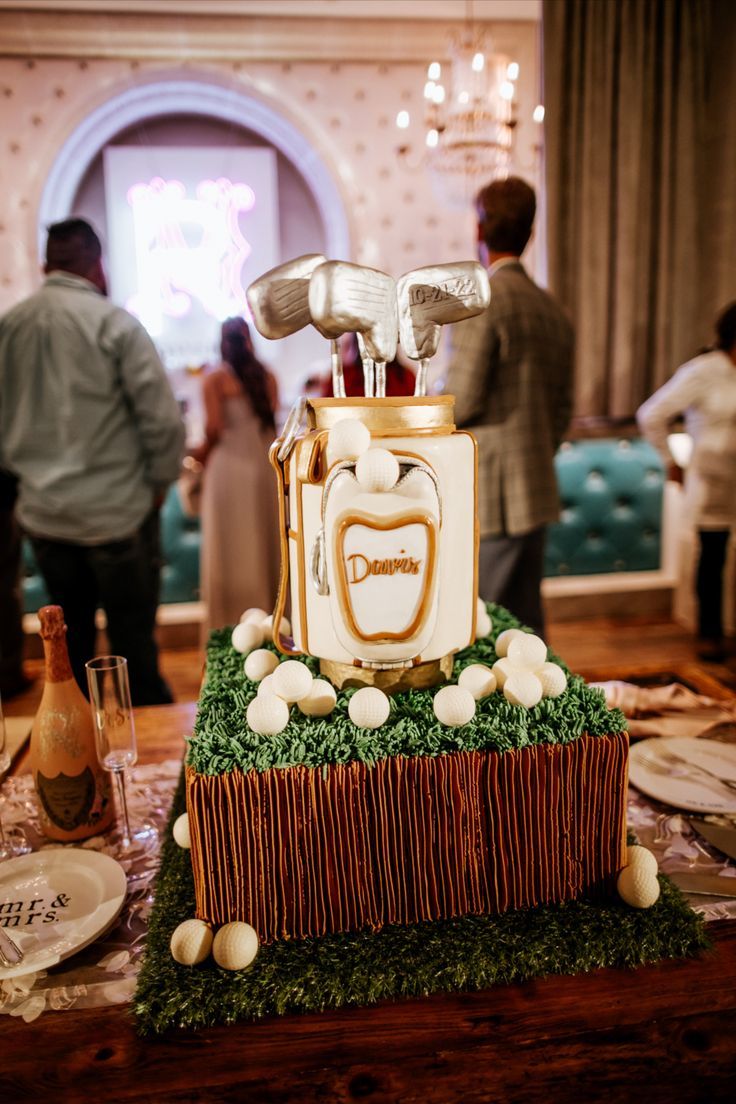 Golf Club Grooms Cake