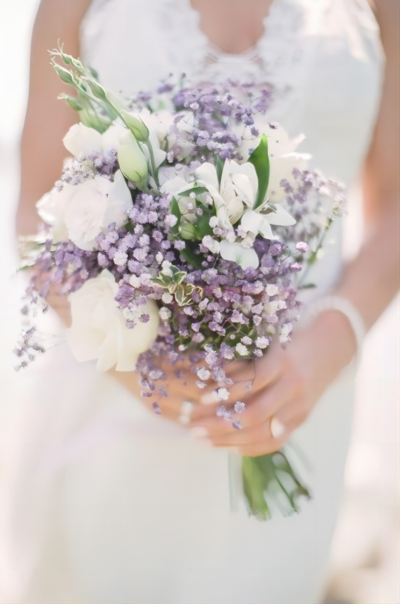 lavender and white wedding bouquet