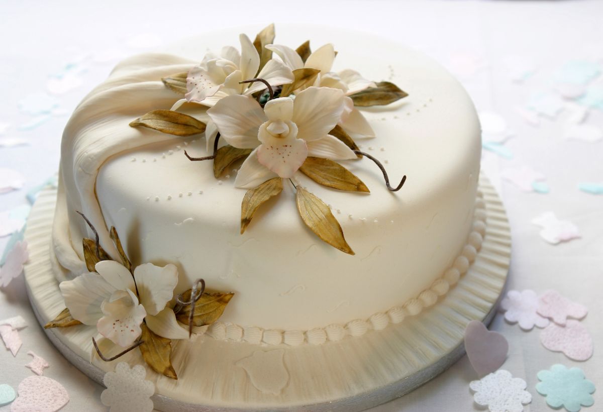 Unique Single-Tier Wedding Cake 2