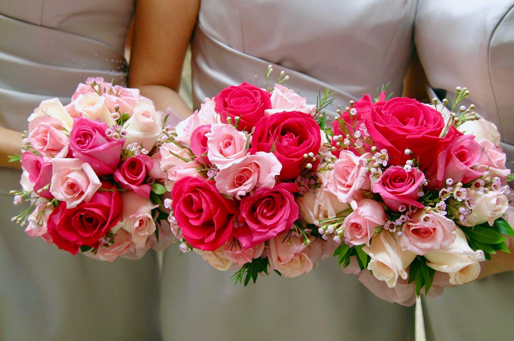 red roses bridesmaid bouquests