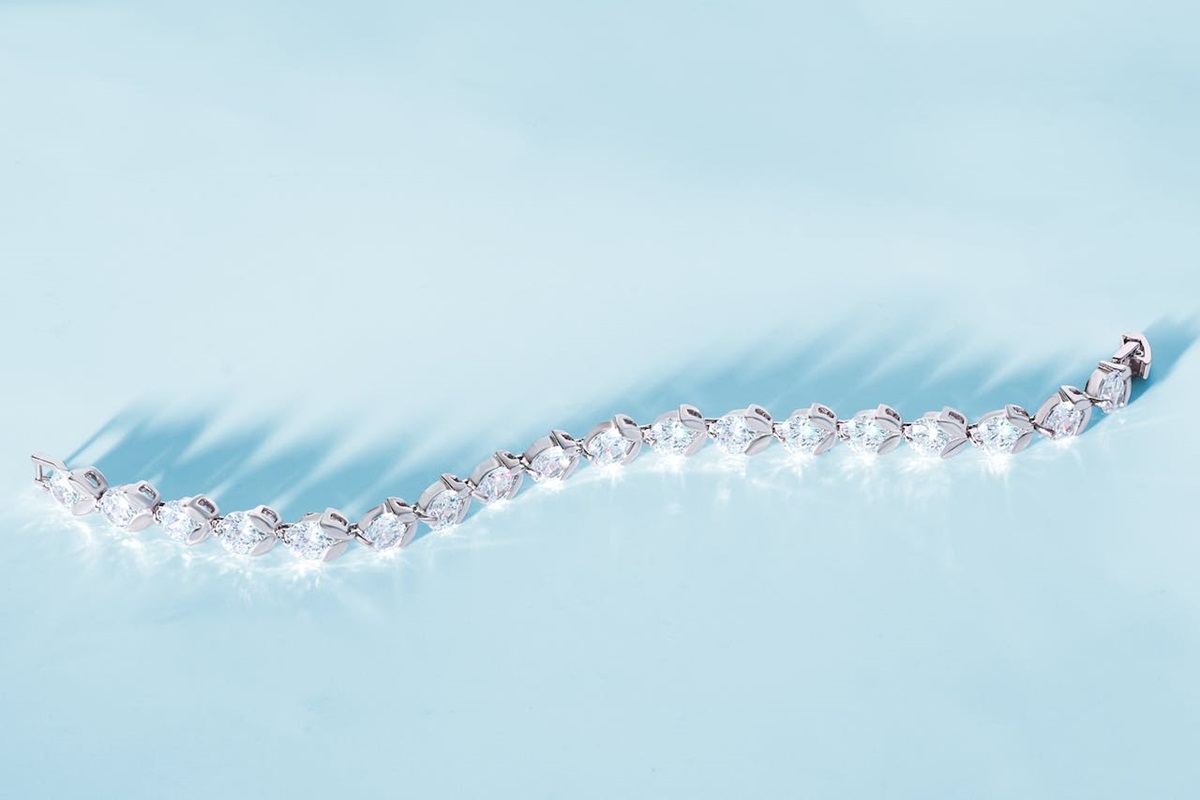 Tennis bracelet